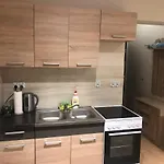شقة Sara